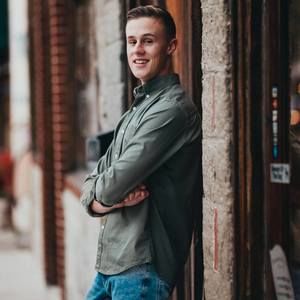 Meet your Posher, Logan